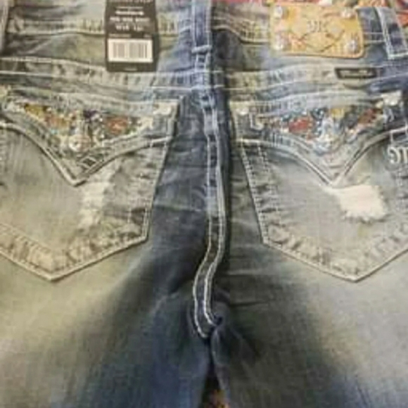 SOLD Miss Me Mid Rise Boot 28x31 - Picture 2 of 6